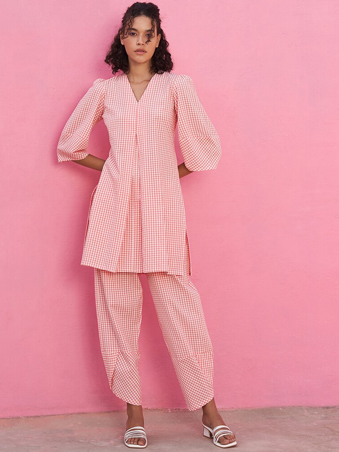 

Abhishti Checked V Neck Puffed Sleeves Pure Cotton Kurta, Pink