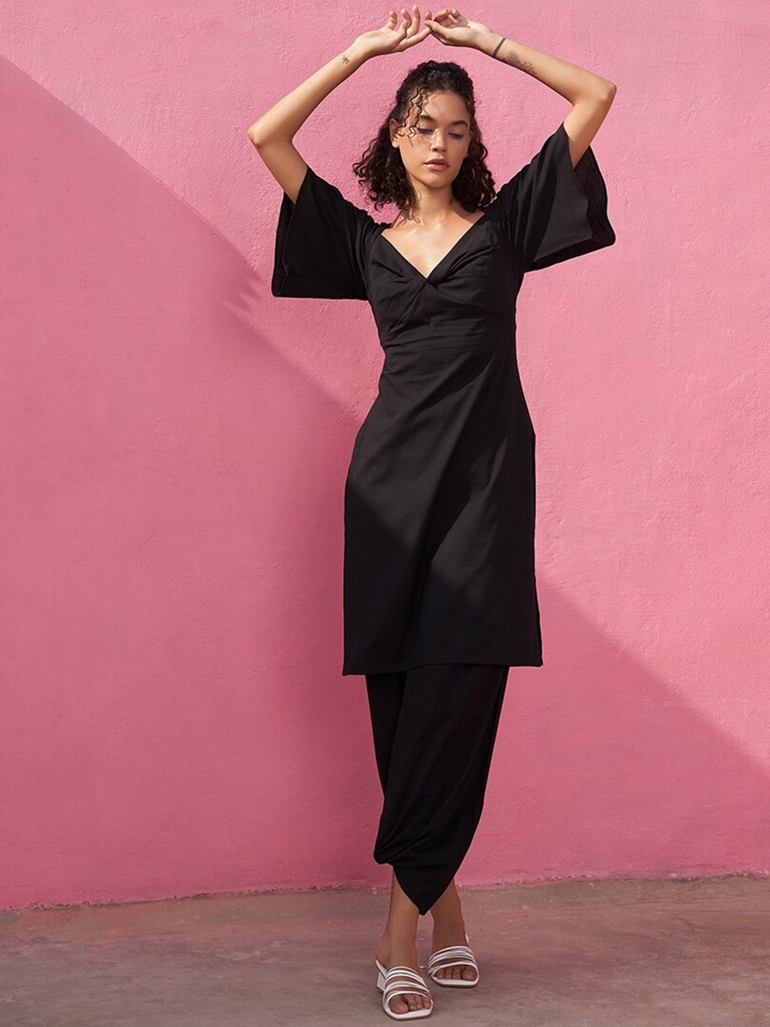 

Abhishti Sweetheart Neck Flared Sleeves Kurta, Black