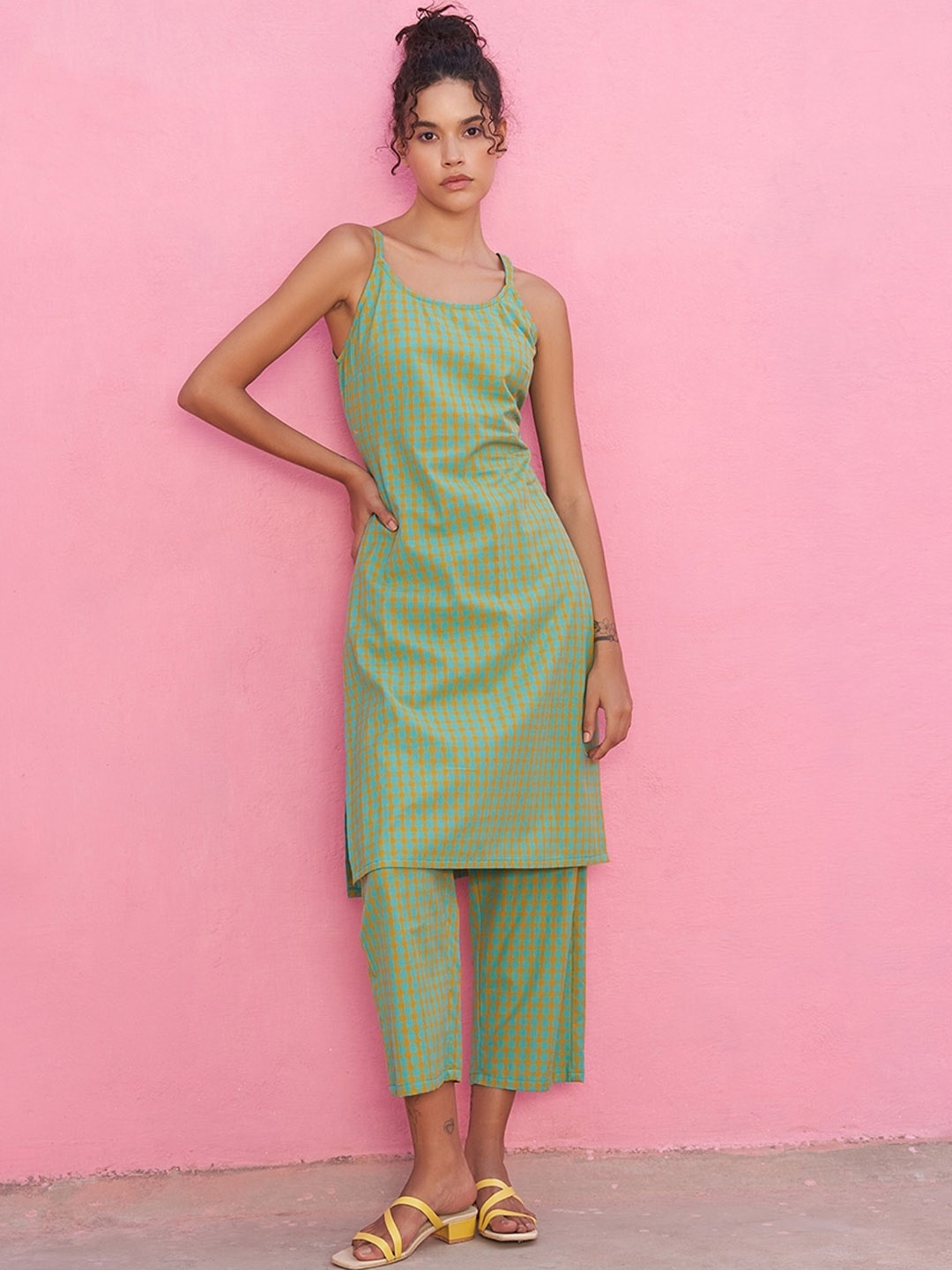 

Abhishti Checked Shoulder Straps Pure Cotton Kurta, Yellow