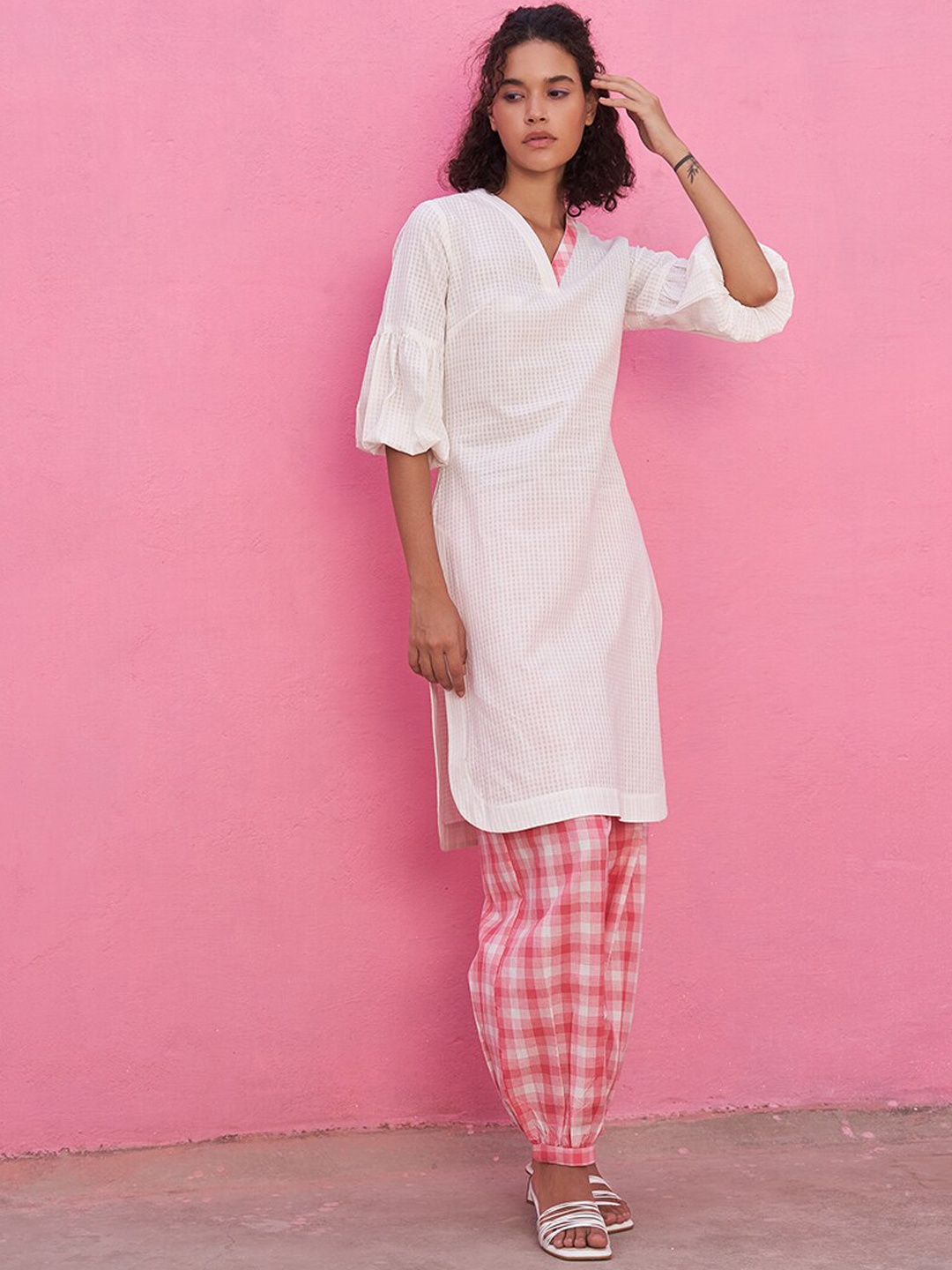 

Abhishti Checked V Neck Puffed sleeves Pure Cotton Kurta, White