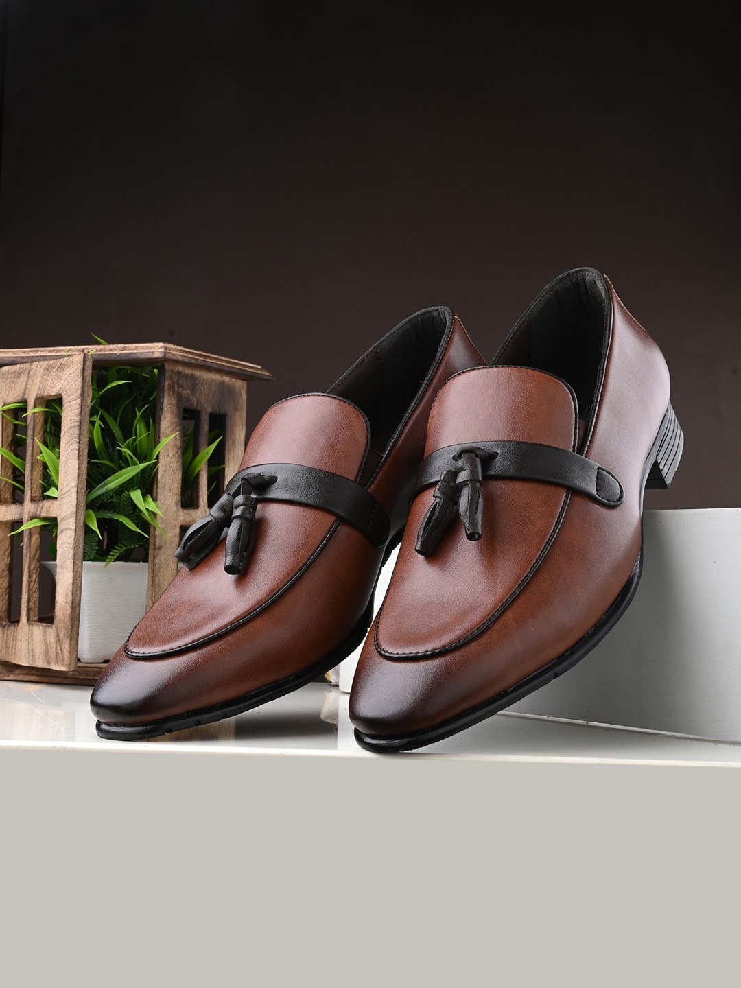 INVICTUS Men Textured Comfort Formal Tassel Loafers, Brown