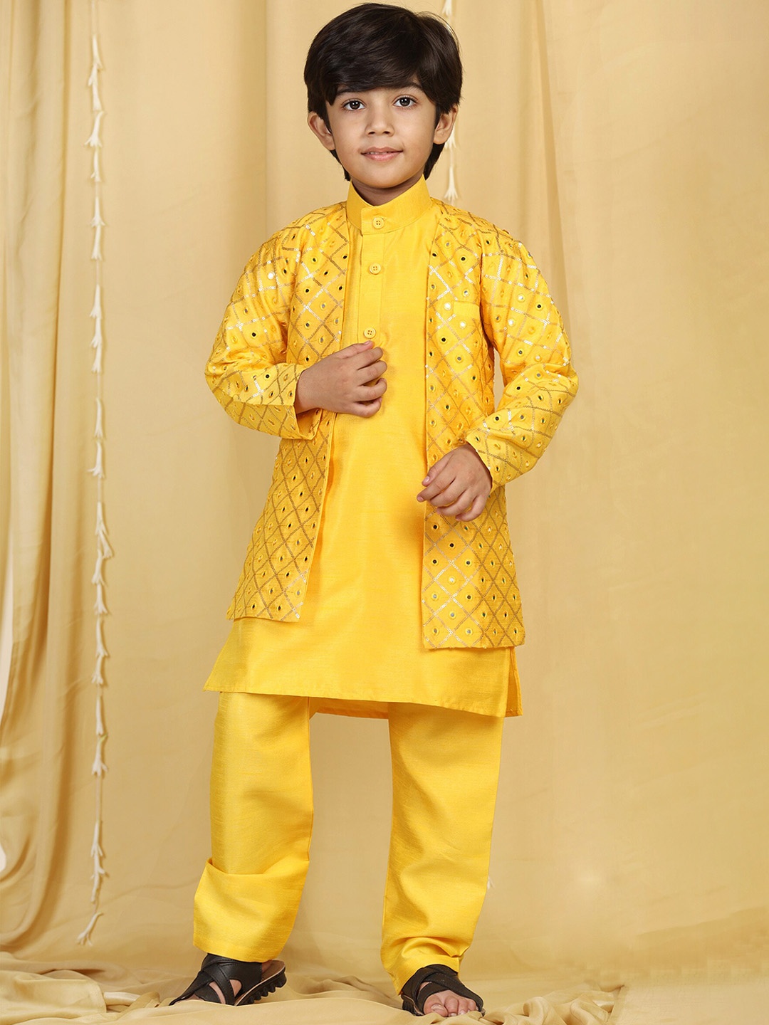 

Aj DEZInES Boys Band Collar Regular Kurta With Pyjamas & Jacket, Yellow