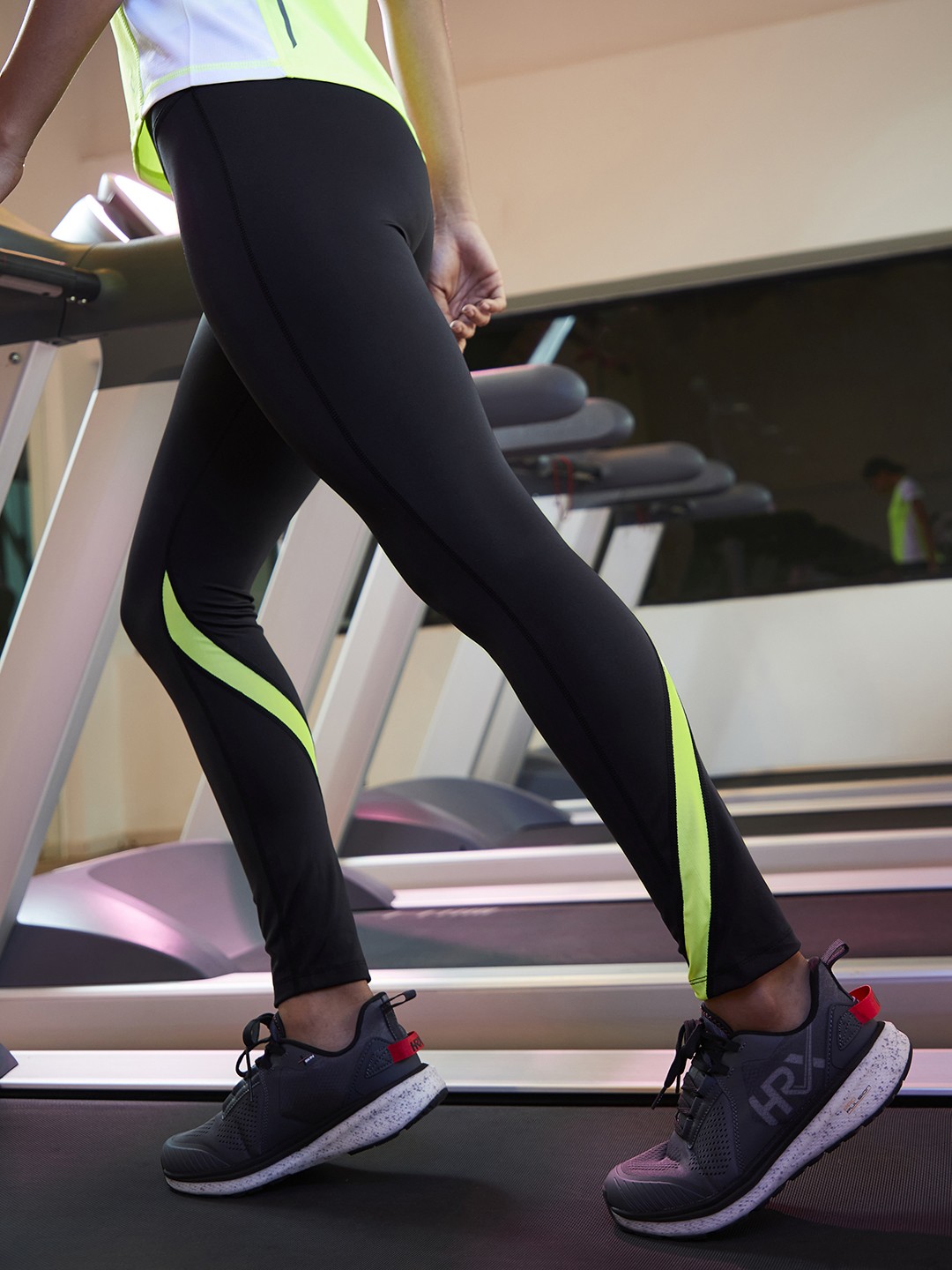 

HRX by Hrithik Roshan Women Black Solid Rapid Dry Tights