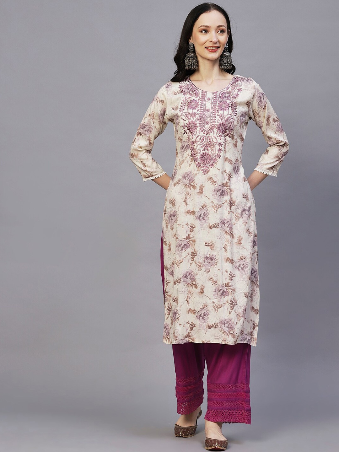 

FASHOR Off-White & Purple Floral Printed Chikankari Straight Kurta