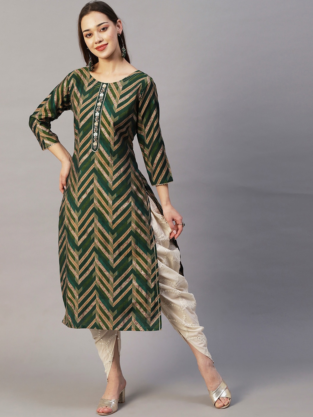 

FASHOR Chevron Printed Gotta Patti Bead & Stones Straight Kurta, Green