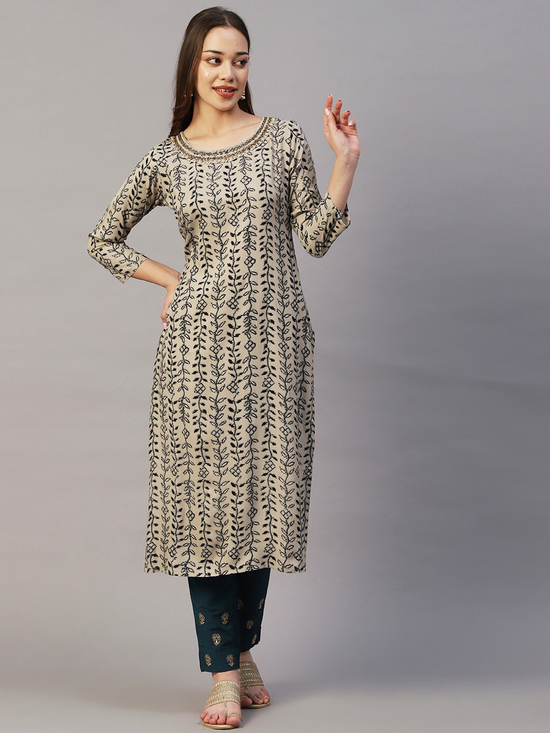 

FASHOR Beige & Black Ethnic Motifs Printed Gotta Patti Beads & Stones Kurta