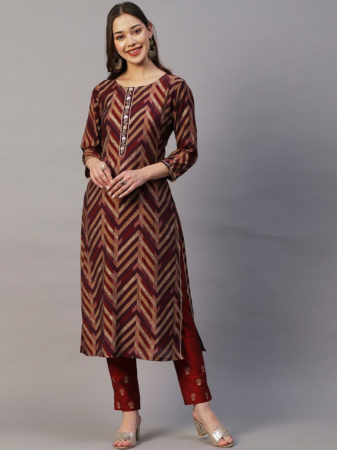 

FASHOR Chevron Printed Gotta Patti Bead & Stones Straight Kurta, Maroon