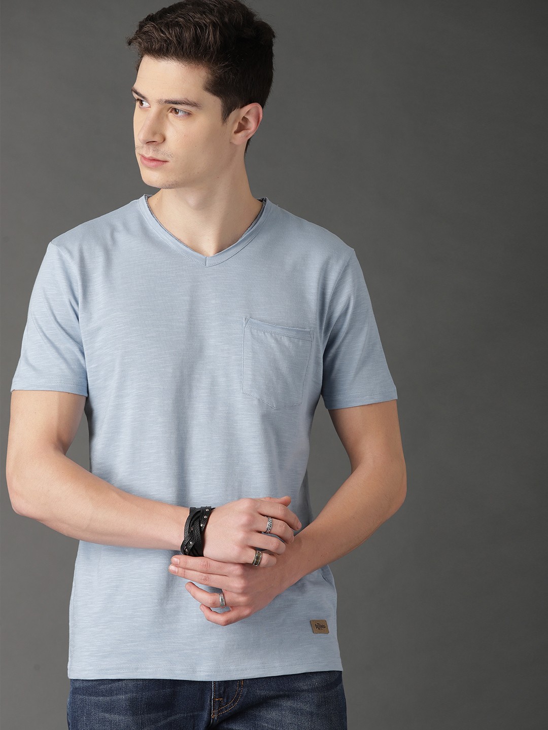 

Roadster Men Blue Solid Slub Effect Raw Edge V-Neck Pure Cotton T-shirt