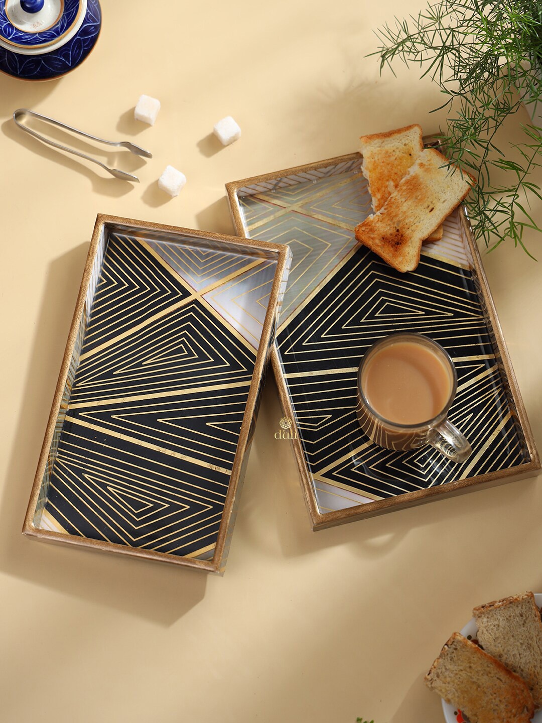 

DULI 2 Pieces Black & Cream Geometric Printed Wooden Serving Trays