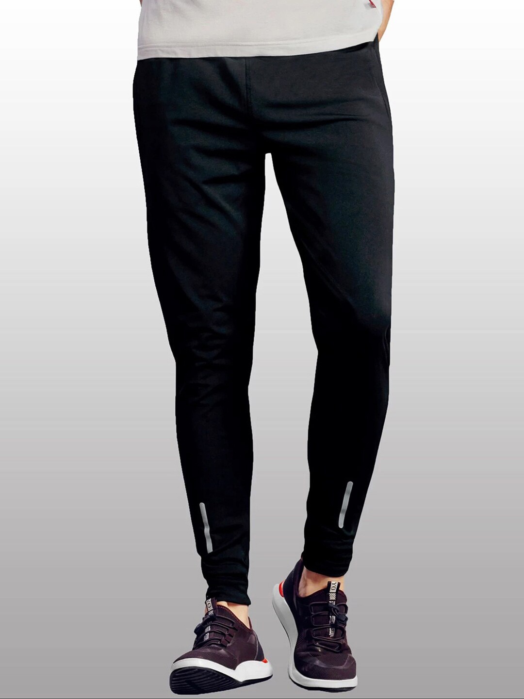 

Selvia Men Mid Rise Joggers, Black