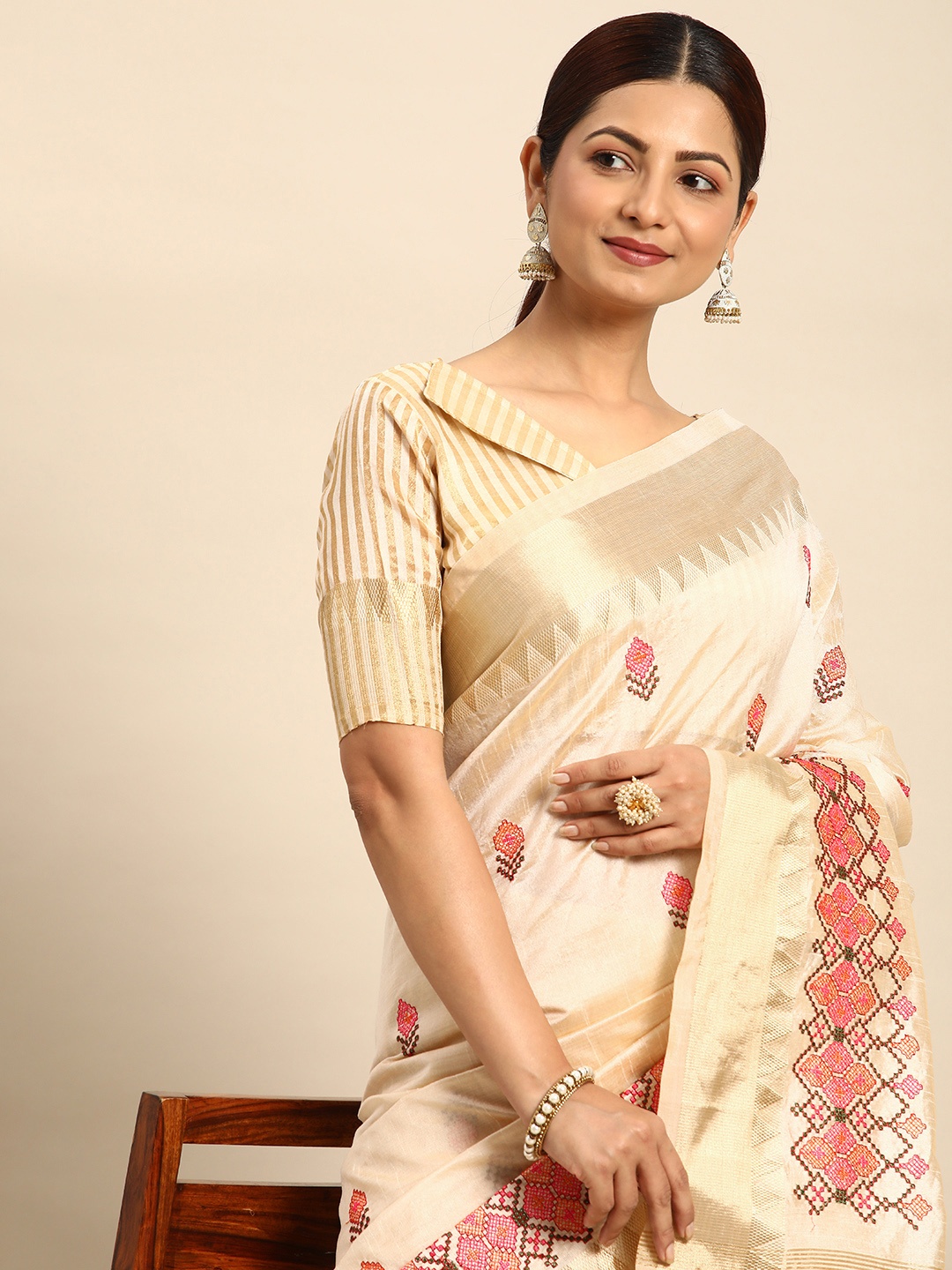 

SERONA FABRICS Embroidered Banarasi Saree, Cream