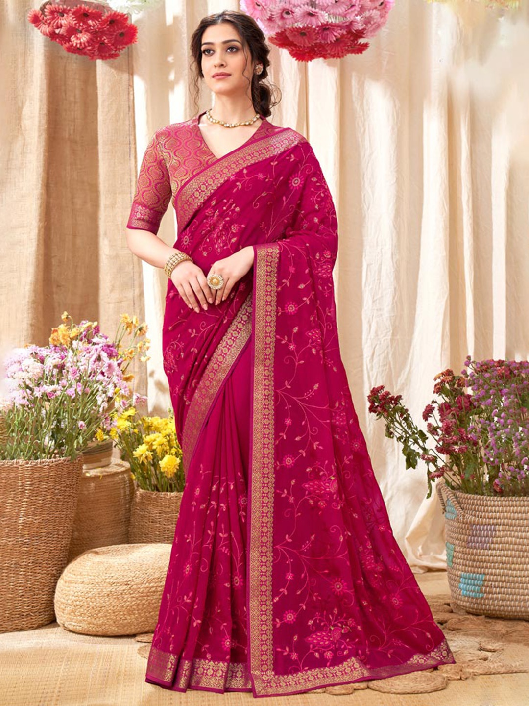 

Vishal Prints Floral Embroidered Zari Saree, Red