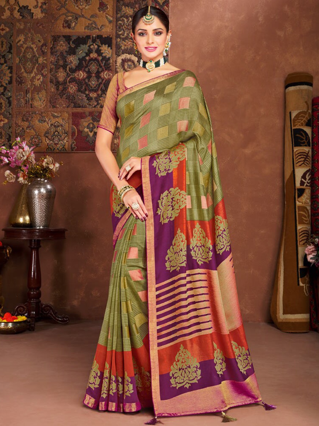 

Vishal Prints Checked Zari Brasso Saree, Olive