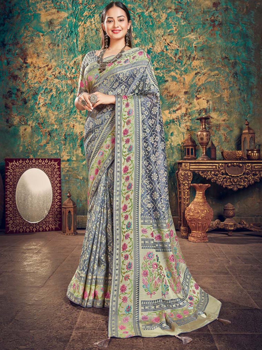 

Vishal Prints Floral Brasso Saree, Grey