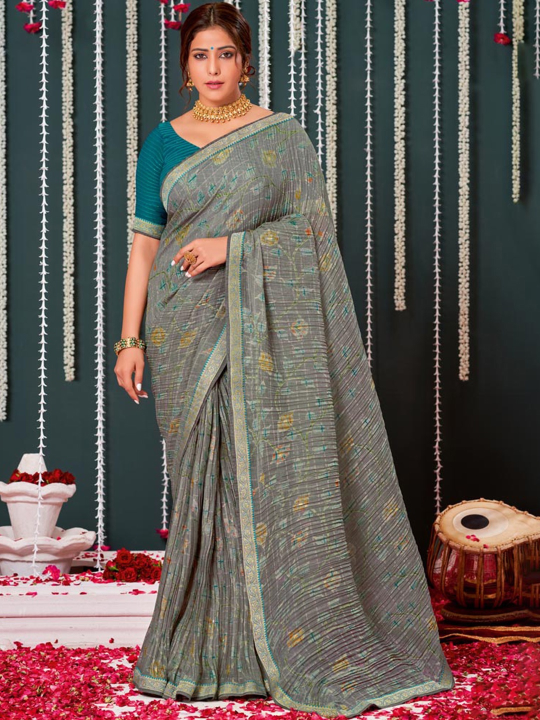 

Vishal Prints Floral printed Brasso Saree, Grey