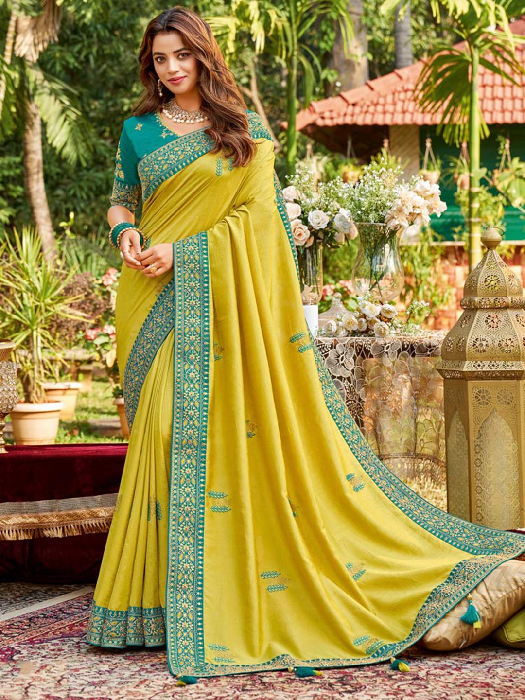 

Vishal Prints Floral Embroidered Saree, Mustard
