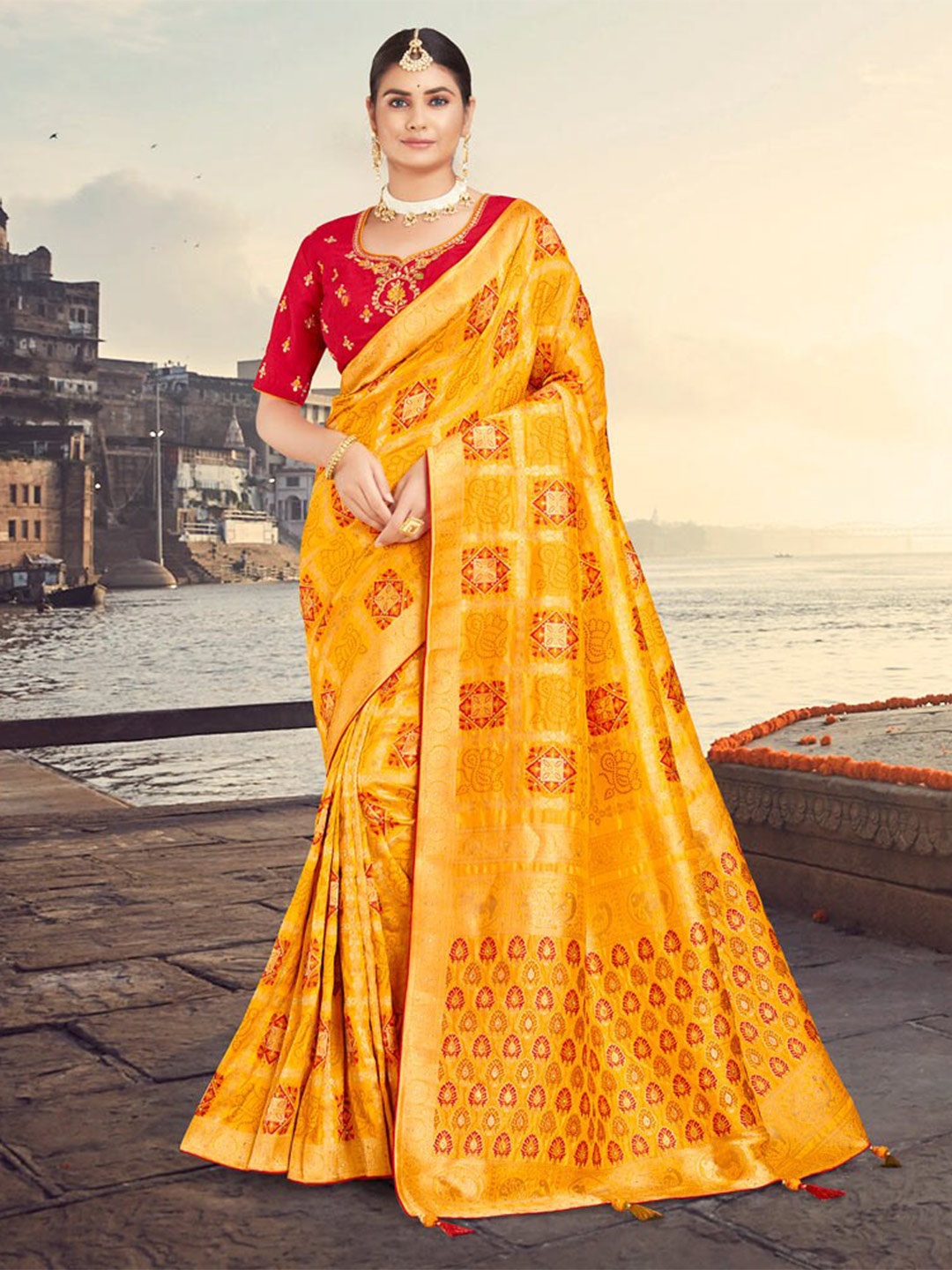 

Vishal Prints Ethnic Woven Design Zari Saree, Orange