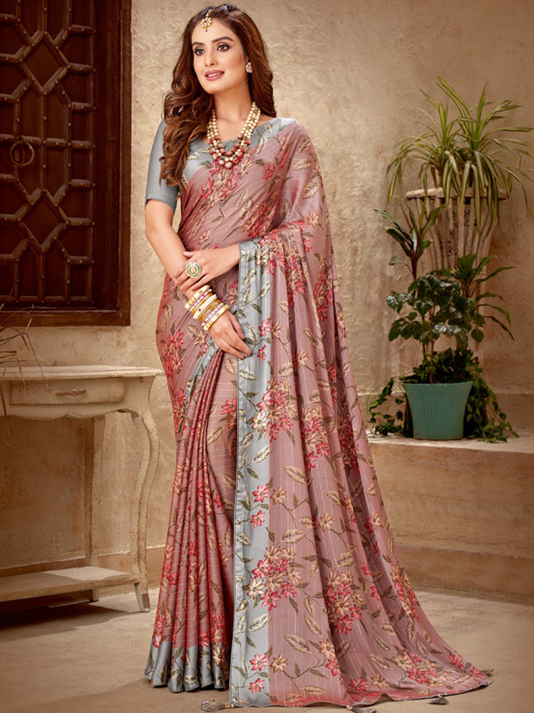 

Vishal Prints Floral Printed Saree, Pink