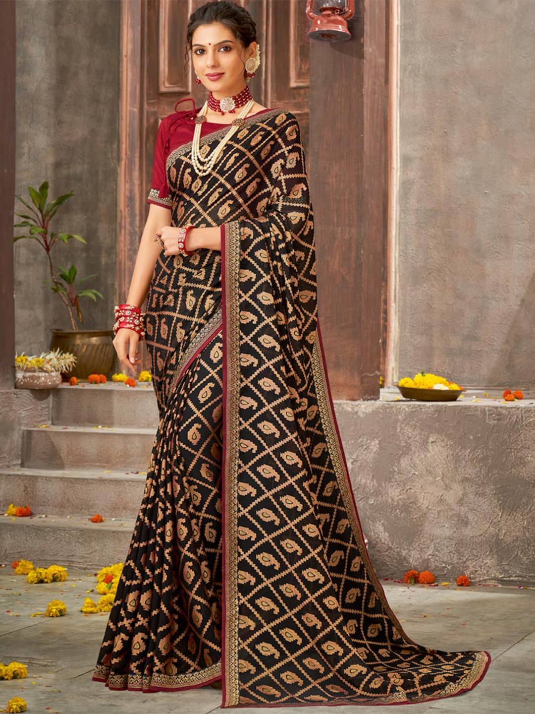 

Vishal Prints Paisley Woven Design Zari Brasso Saree, Black