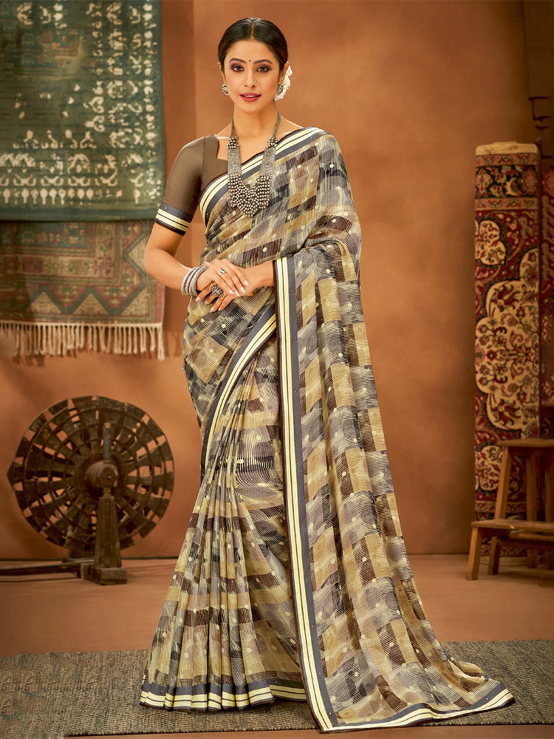 

Vishal Prints Geometric Printed Saree, Grey