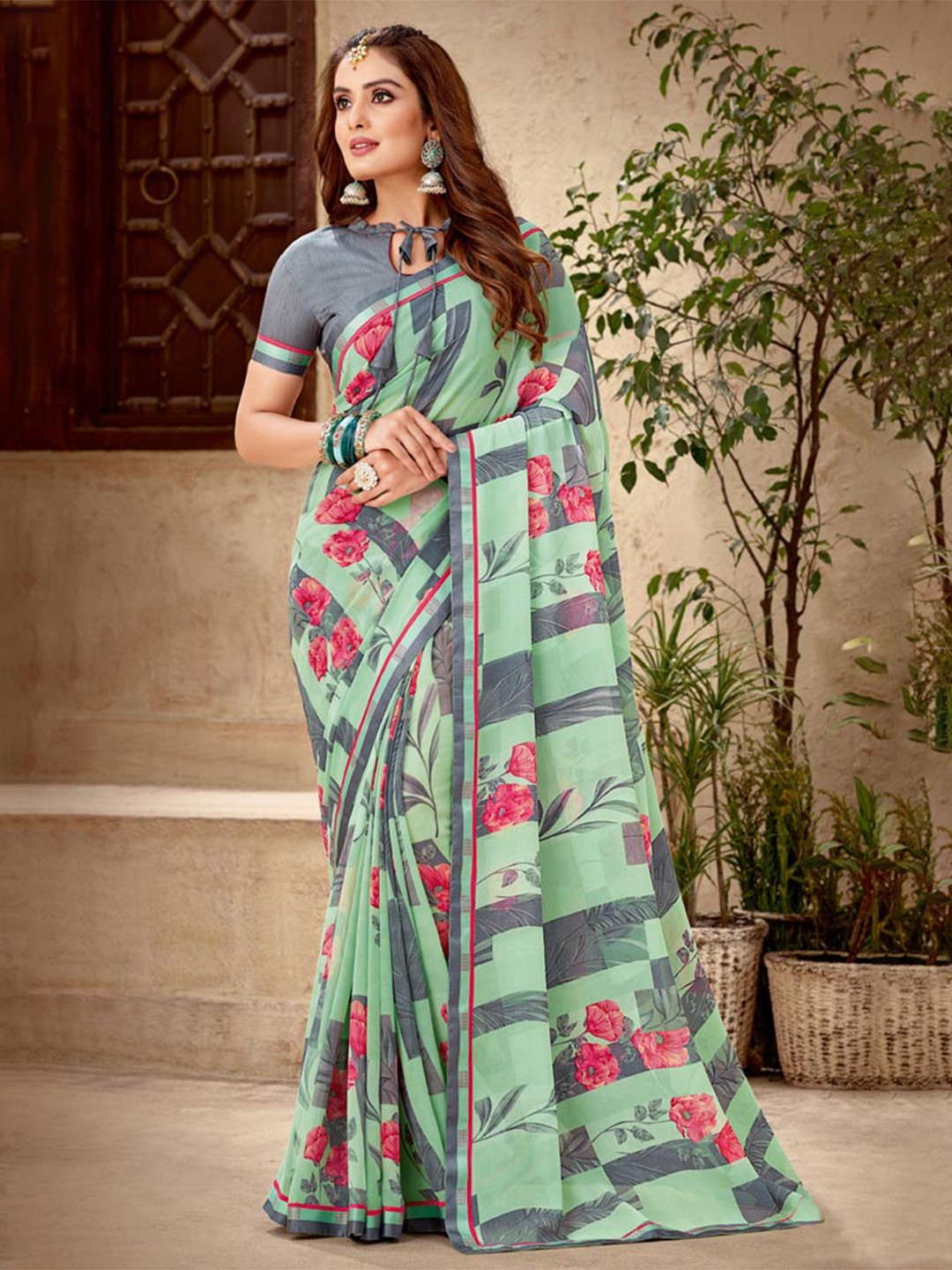 

Vishal Prints Floral Printed Saree, Green