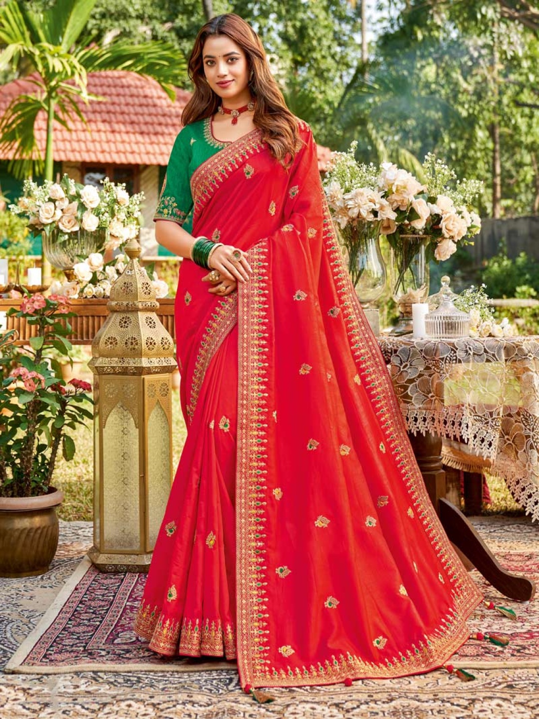 

Vishal Prints Ethnic Motifs Embroidered Saree, Red