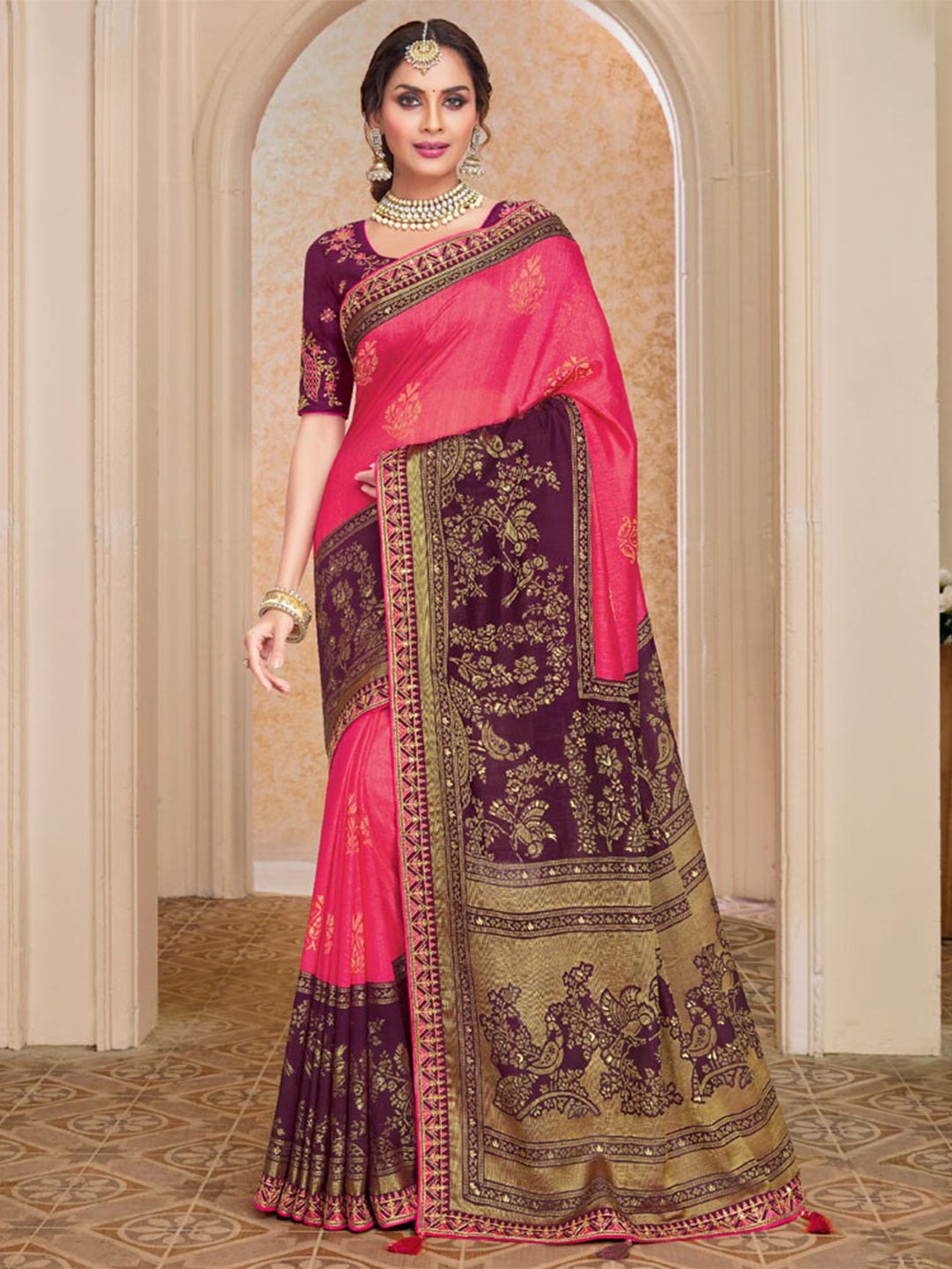 

Vishal Prints Ethnic Motifs Printed Brasso Saree, Pink