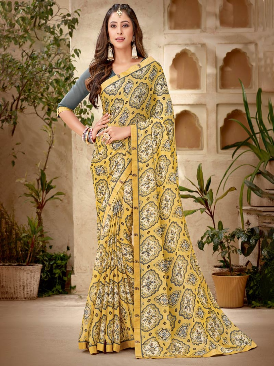 

Vishal Prints Ethnic Motifs Printed Saree, Yellow