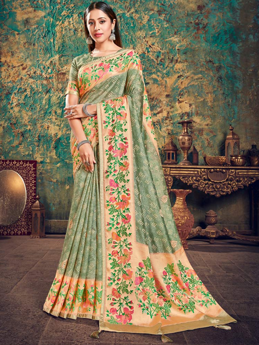 

Vishal Prints Floral Printed Brasso Saree, Grey