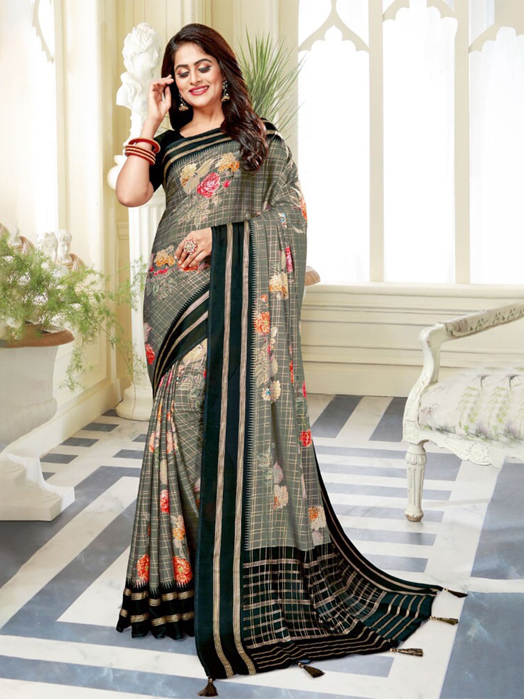 

Vishal Prints Floral Printed Satin Saree, Grey