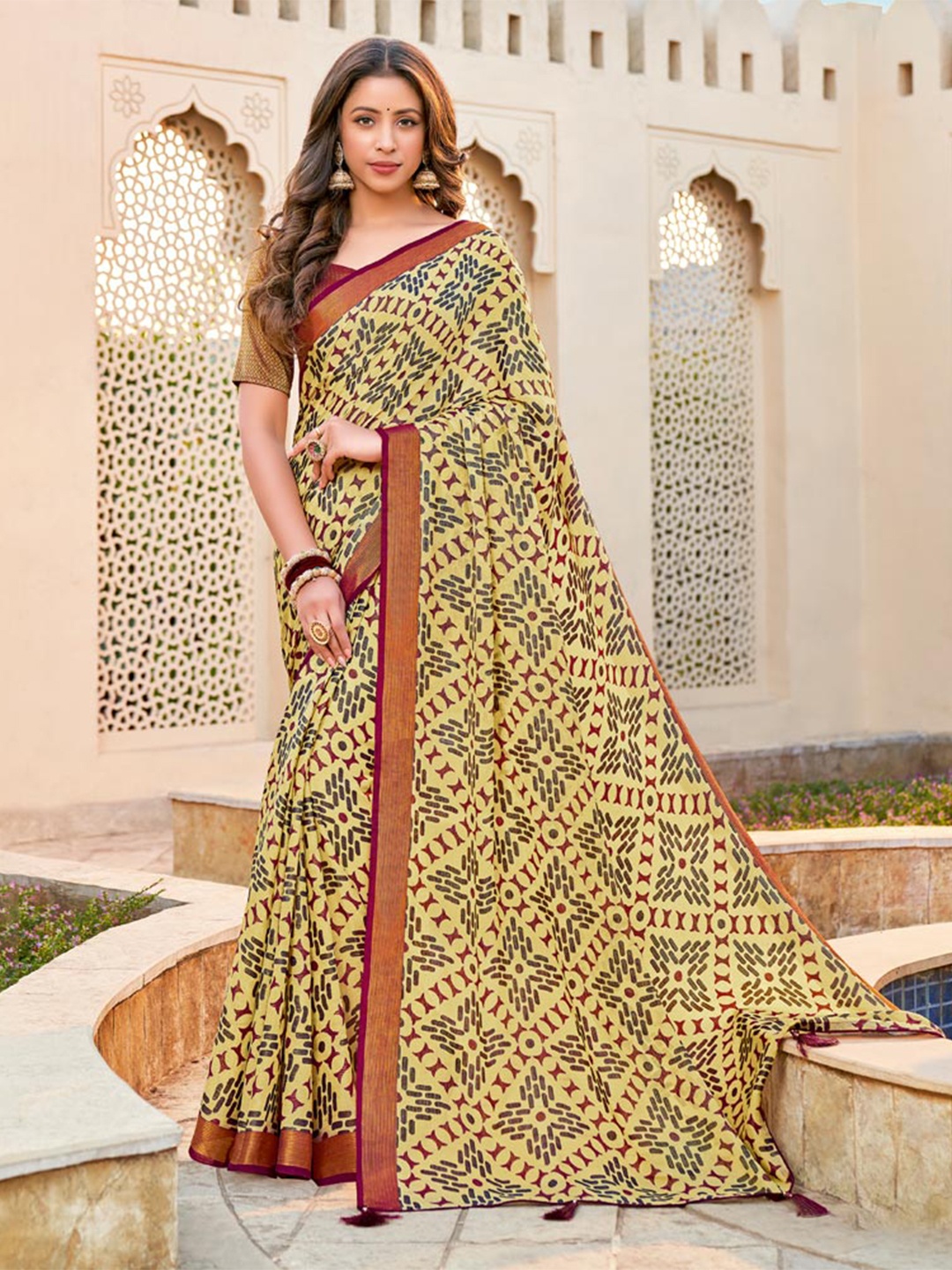 

Vishal Prints Geometric Zari Brasso Saree With Tassel, Yellow