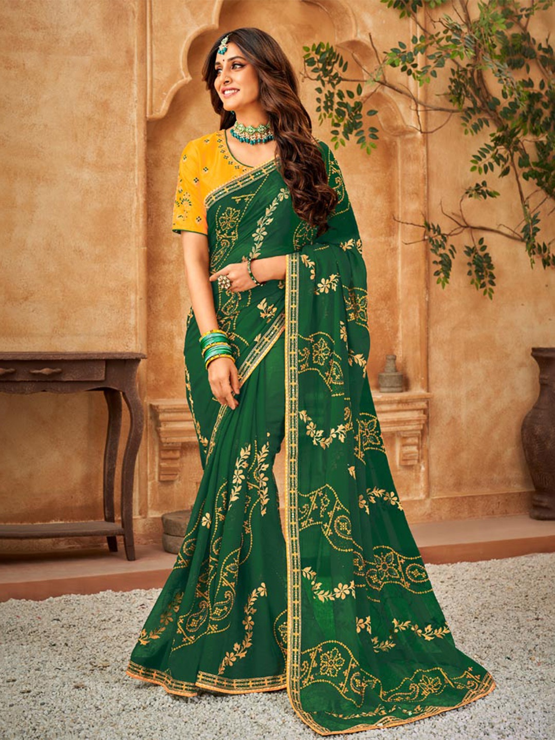 

Vishal Prints Floral Embroidered Saree, Green