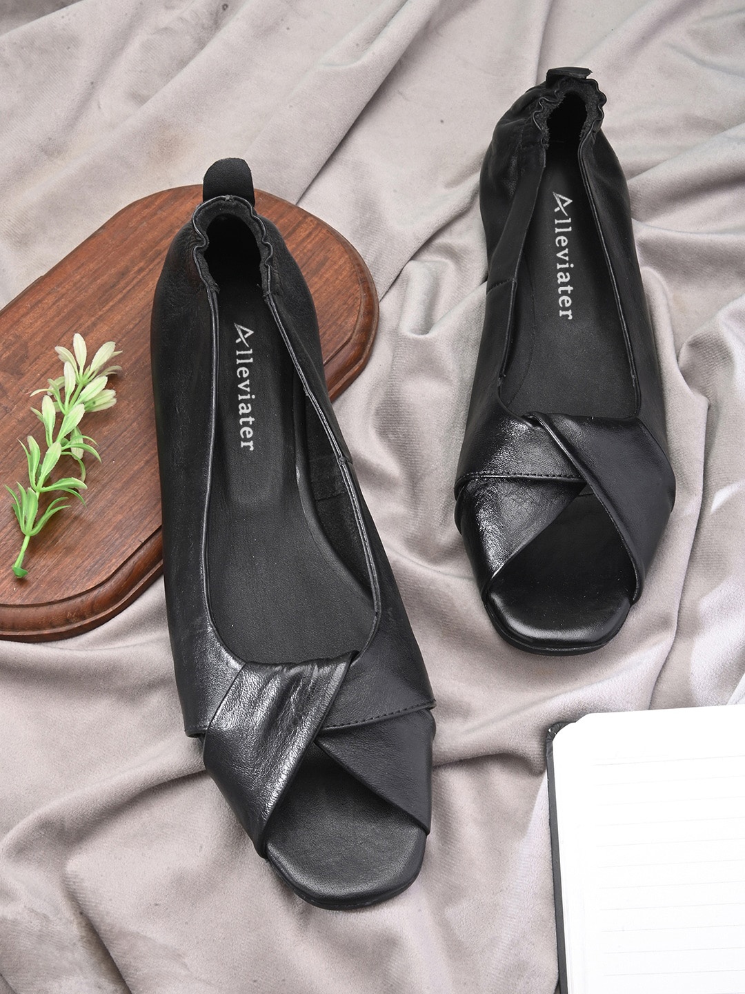 

Alleviater Textured Peep Toe Leather Ballerinas, Black