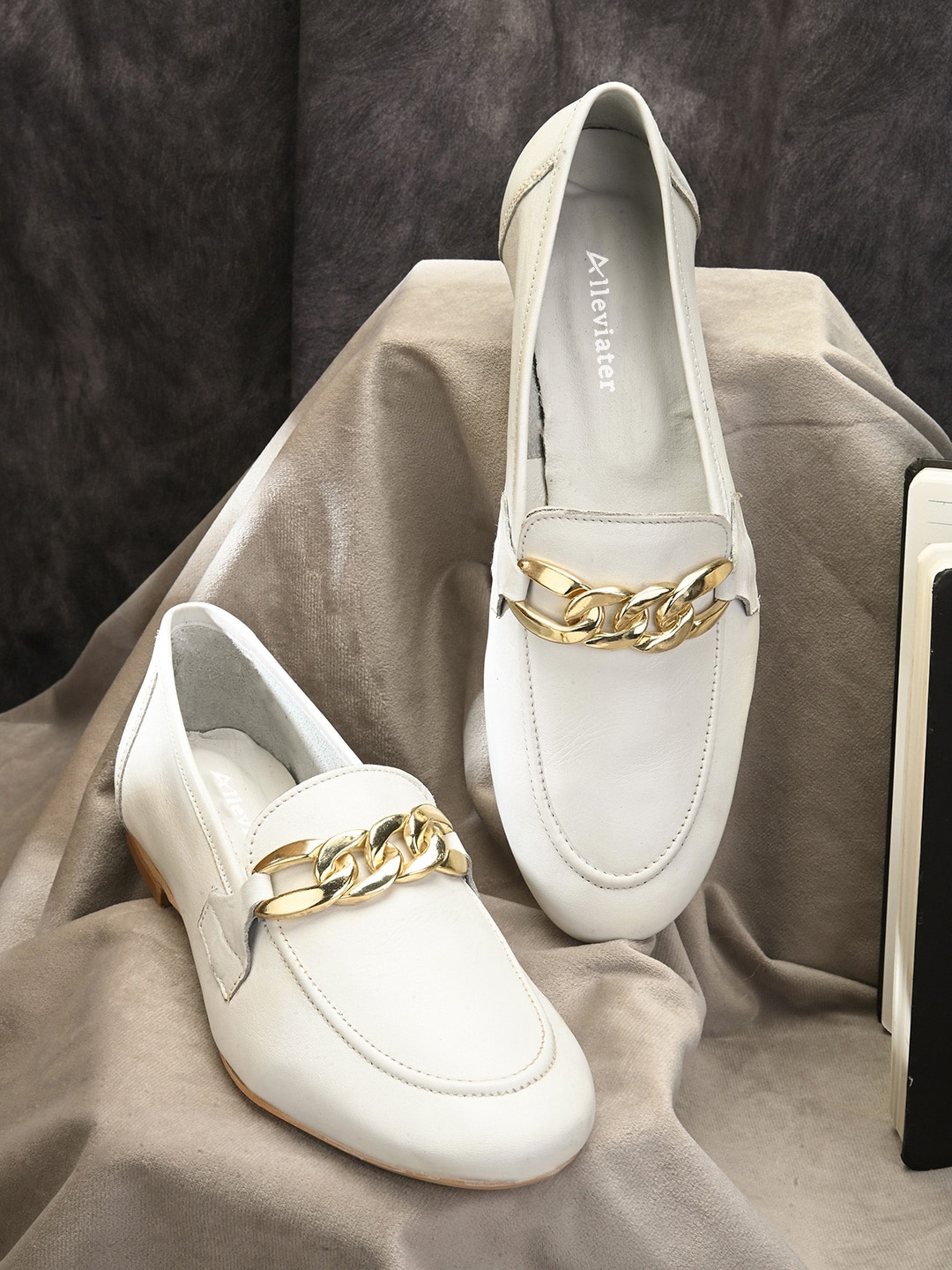 

Alleviater Buckle Embellished Leather Ballerinas, White
