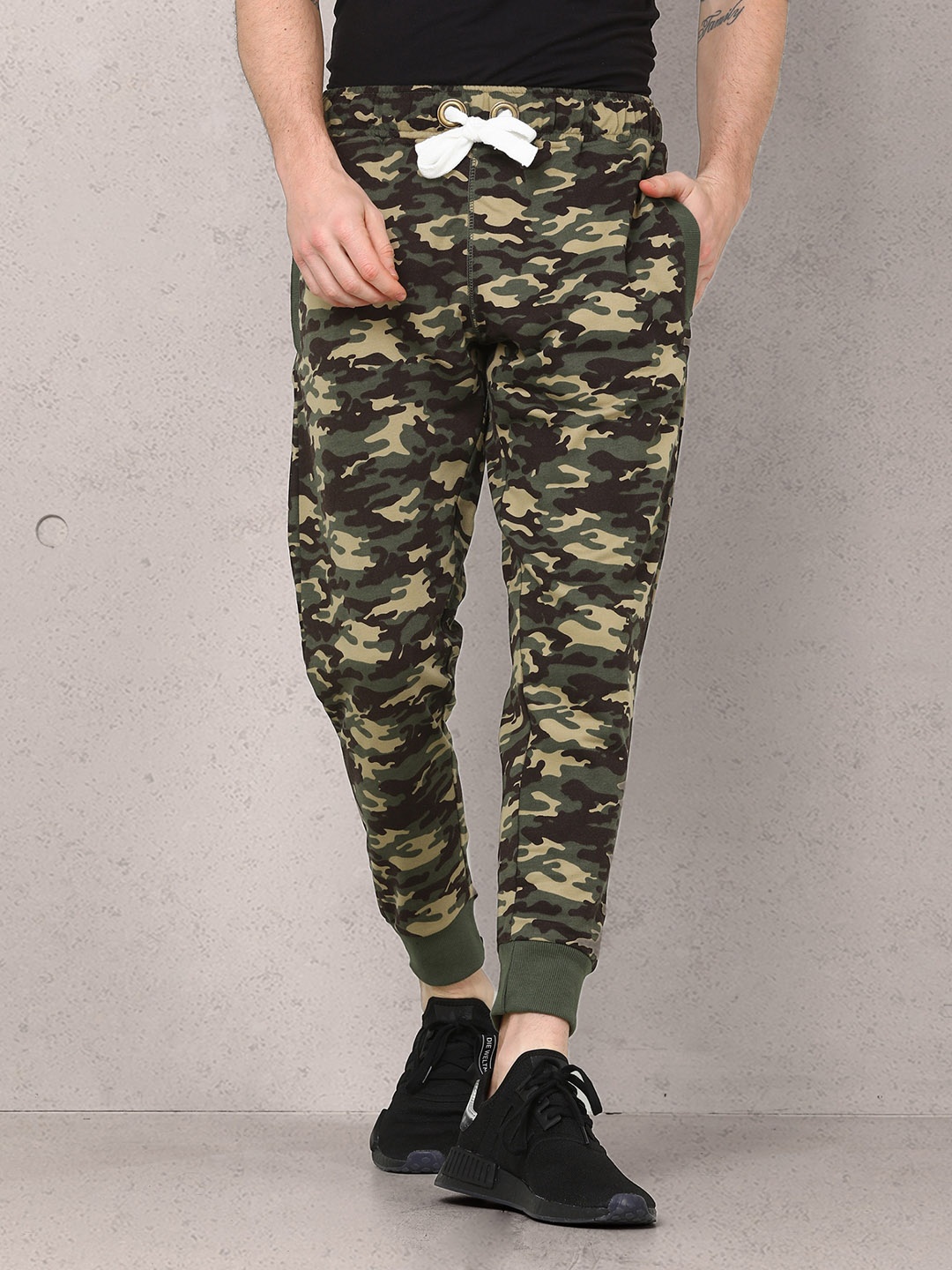 

Metronaut Men Mid-Rise Camouflage Printed Slim-Fit Joggers, Olive