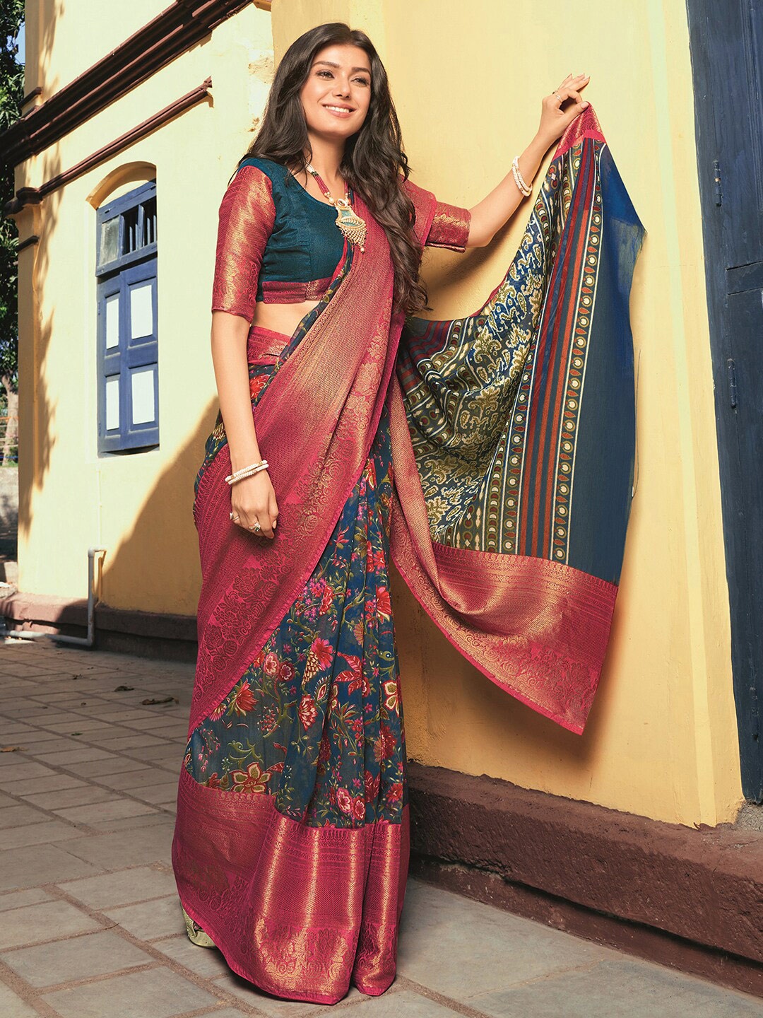 

Satrani Teal & Pink Floral Zari Polycotton Saree