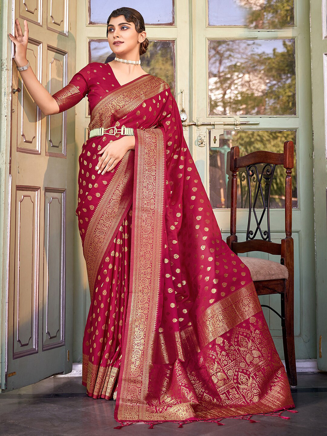 

Satrani Pink & Gold-Toned Ethnic Motif Woven Design Banarasi Saree