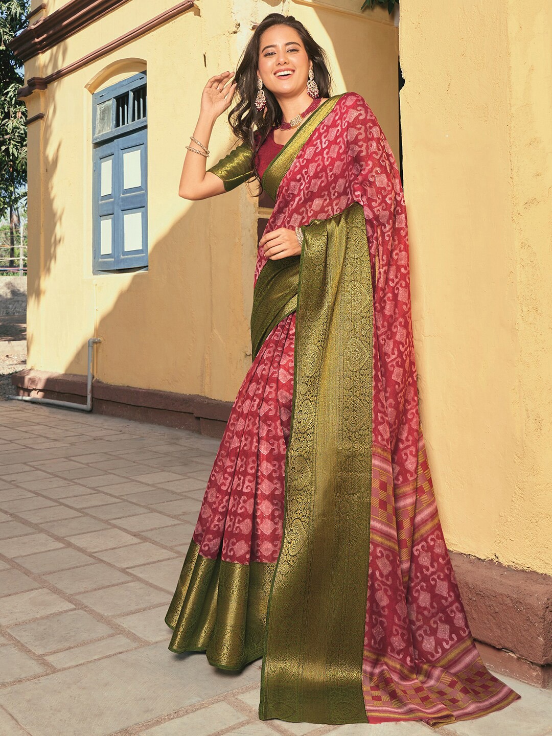 

Satrani Red & Green Ethnic Motif Zari Polycotton Saree