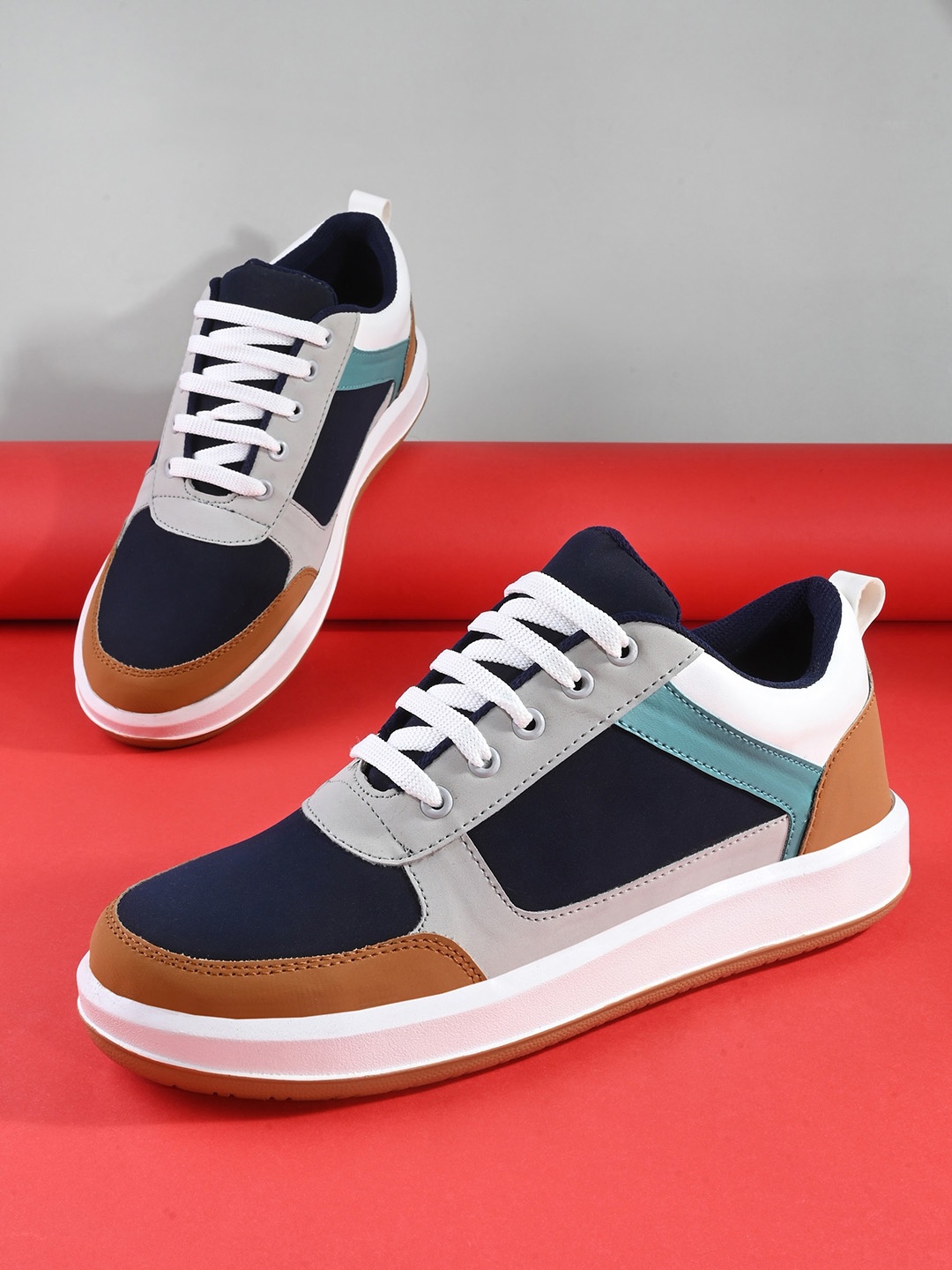 

The Roadster Lifestyle Co. Men Navy Blue Colourblocked Lightweight Comfort Insole Sneakers
