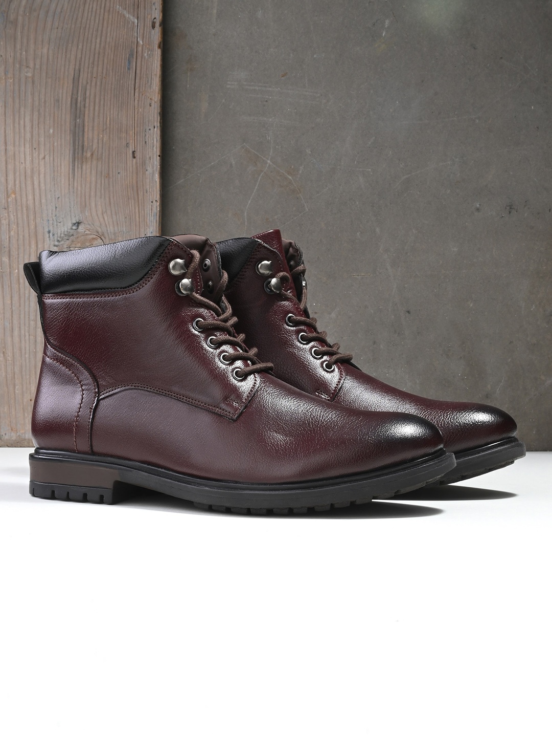 

The Roadster Lifestyle Co. Men Textured Regular Boots, Maroon