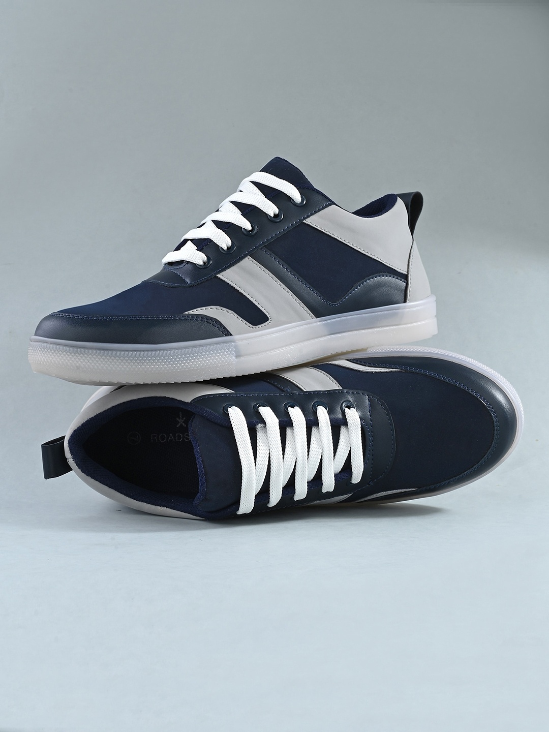 

The Roadster Lifestyle Co. Men Navy Blue & Grey Striped Lightweight Comfort Sneakers