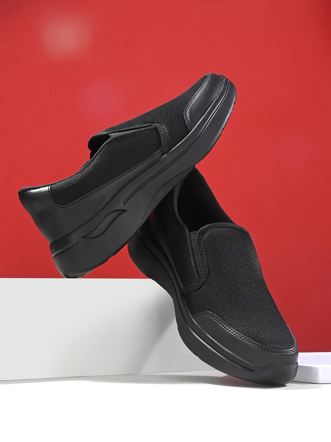 

The Roadster Lifestyle Co. Men Black Air Max Technology Running Shoes
