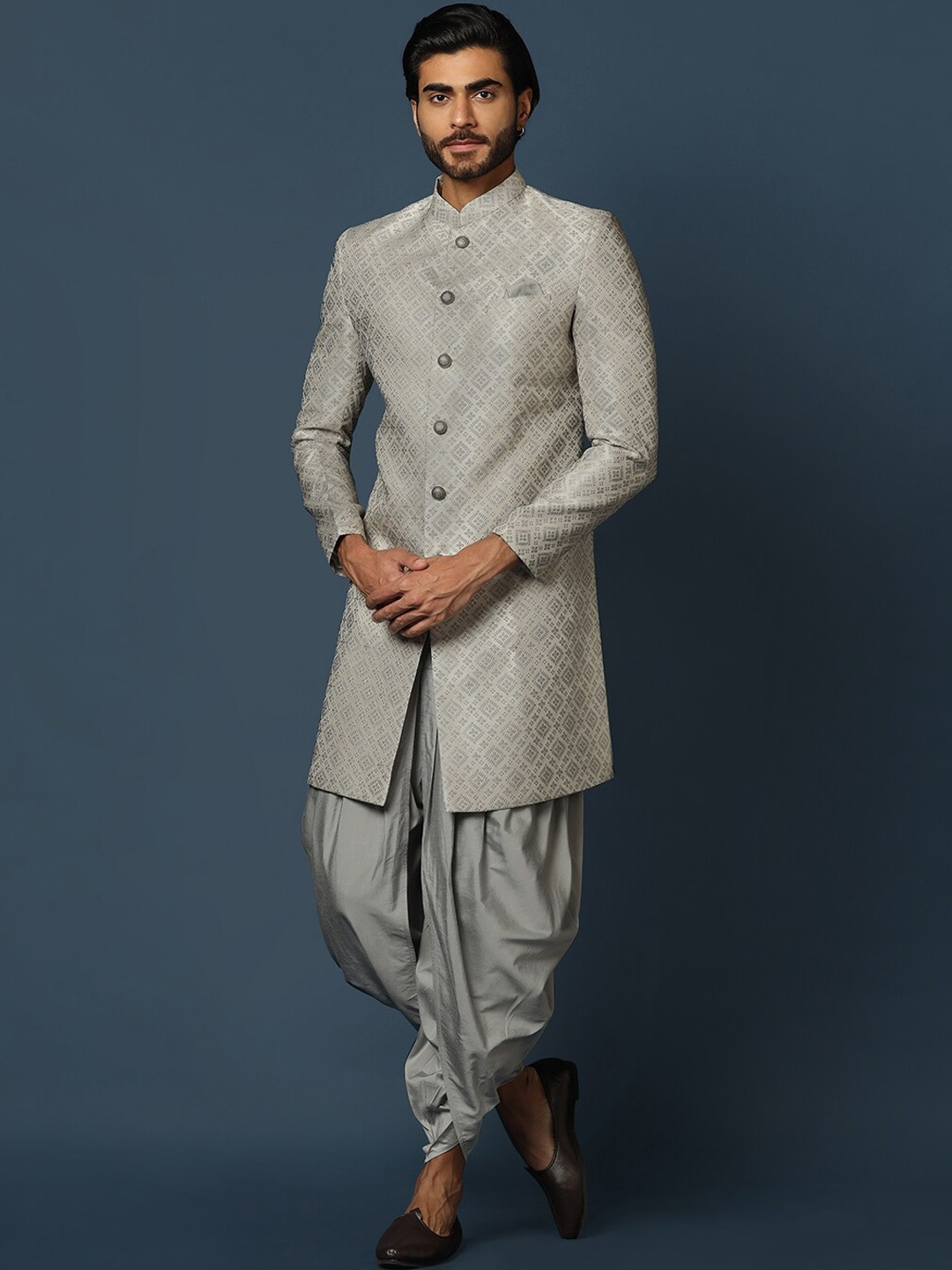 

KISAH Men Self-Design Cotton Indowestern Sherwani Set, Grey