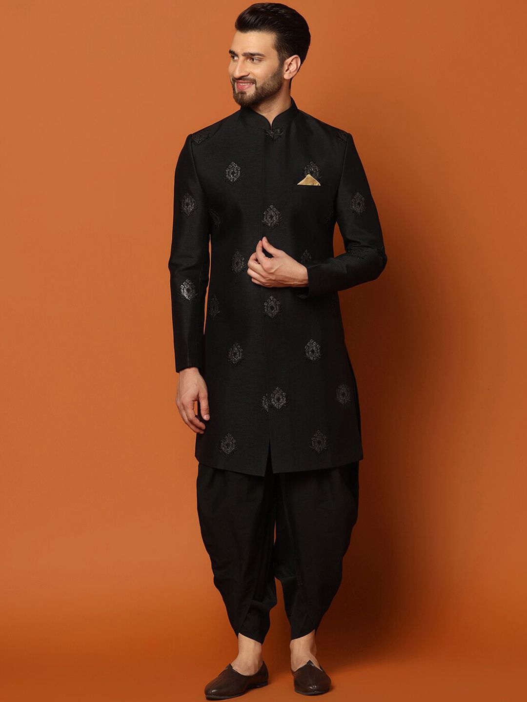 

KISAH Men Self-Design Cotton Indowestern Sherwani Set, Black