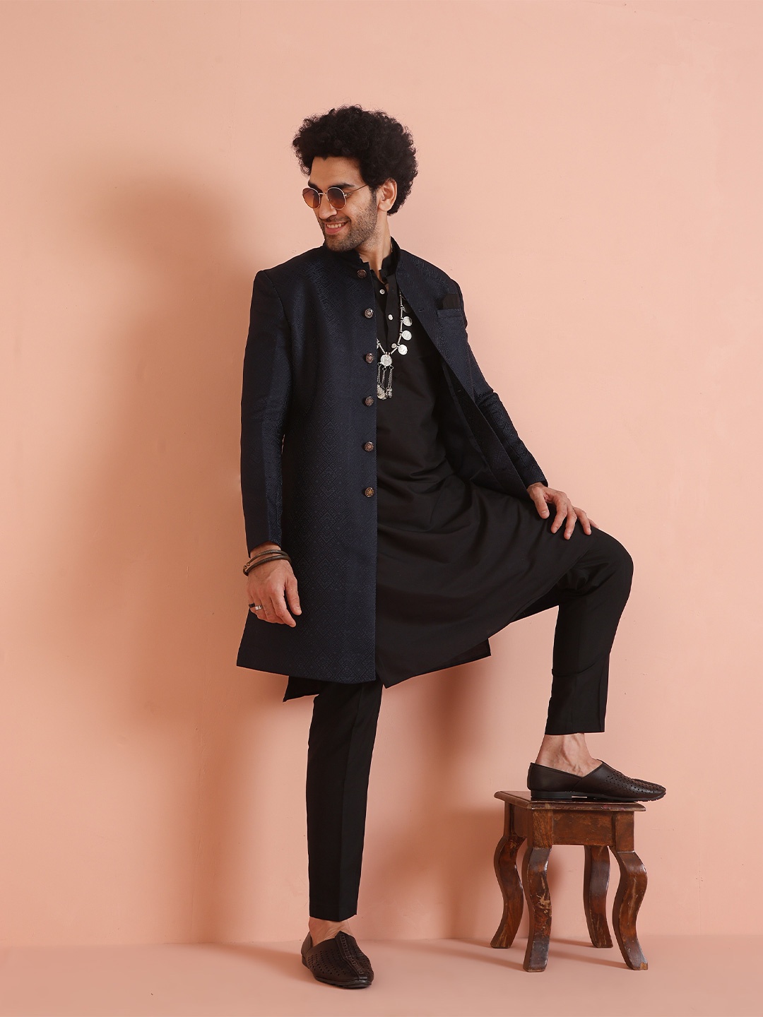 

KISAH Men Self-Design Cotton Indowestern Sherwani Set, Navy blue