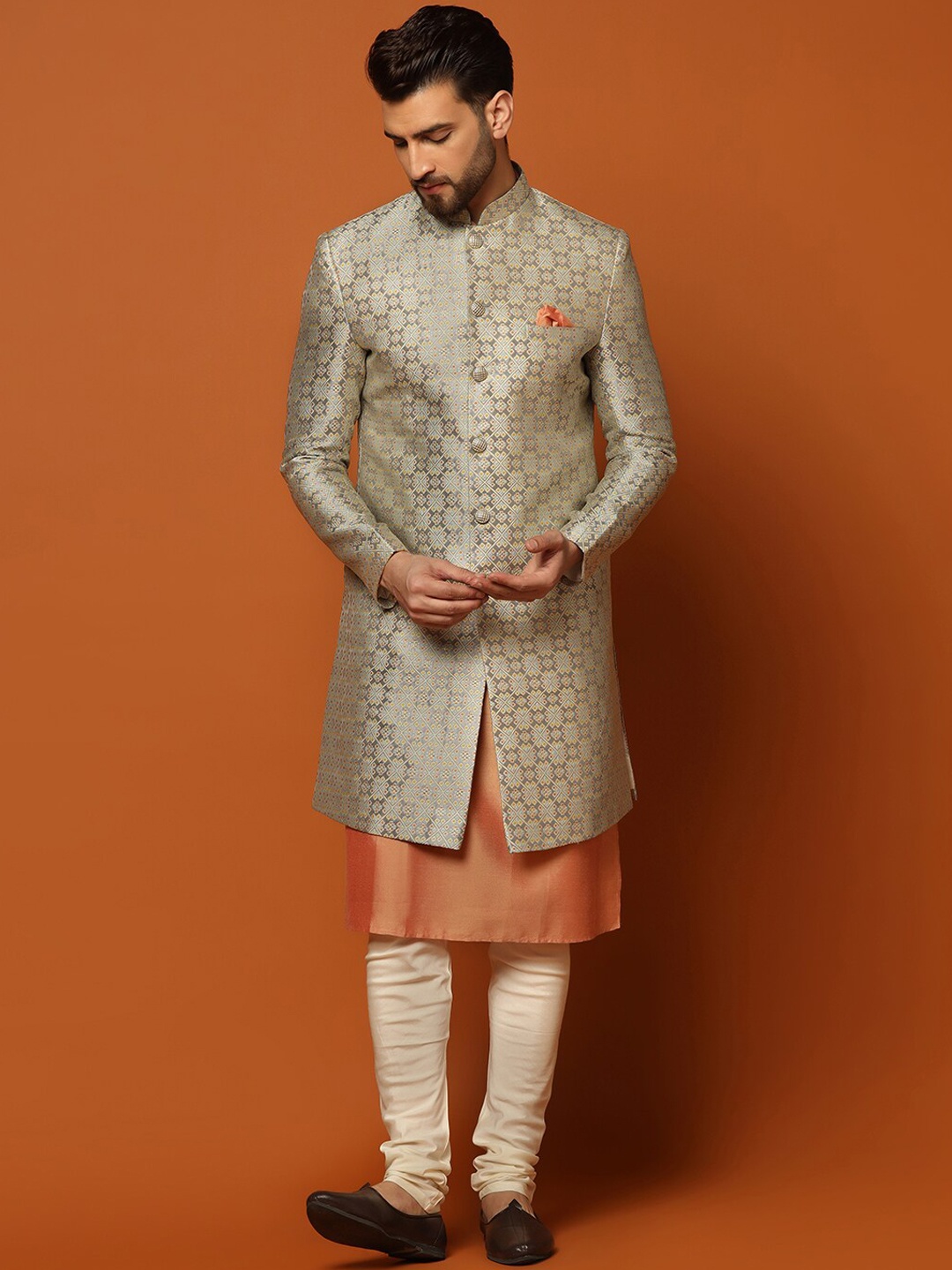 

KISAH Men Self-Design Cotton Indowestern Sherwani Set, Grey