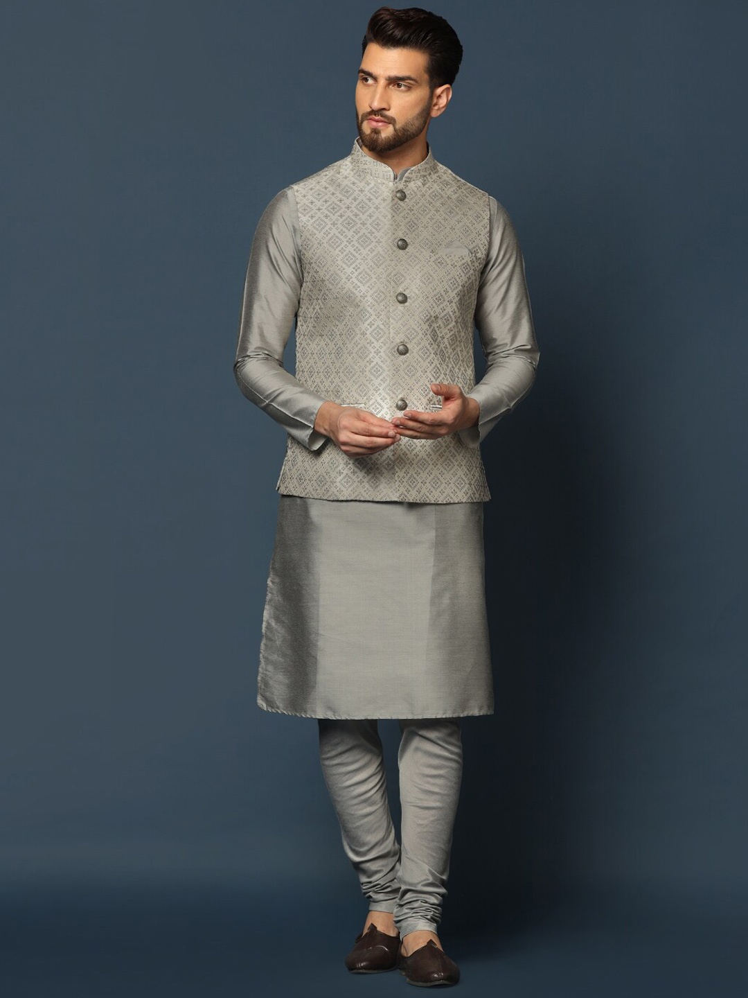 

KISAH Men Textured Regular Fit Ethnic Motifs Kurta Jacket Churidar Set, Grey