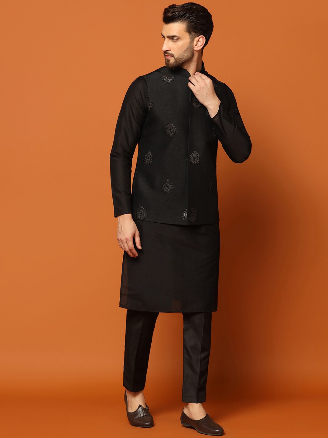 

KISAH Men Embroidered Regular Fit Ethnic Motifs Kurta Jacket Trouser Set, Black