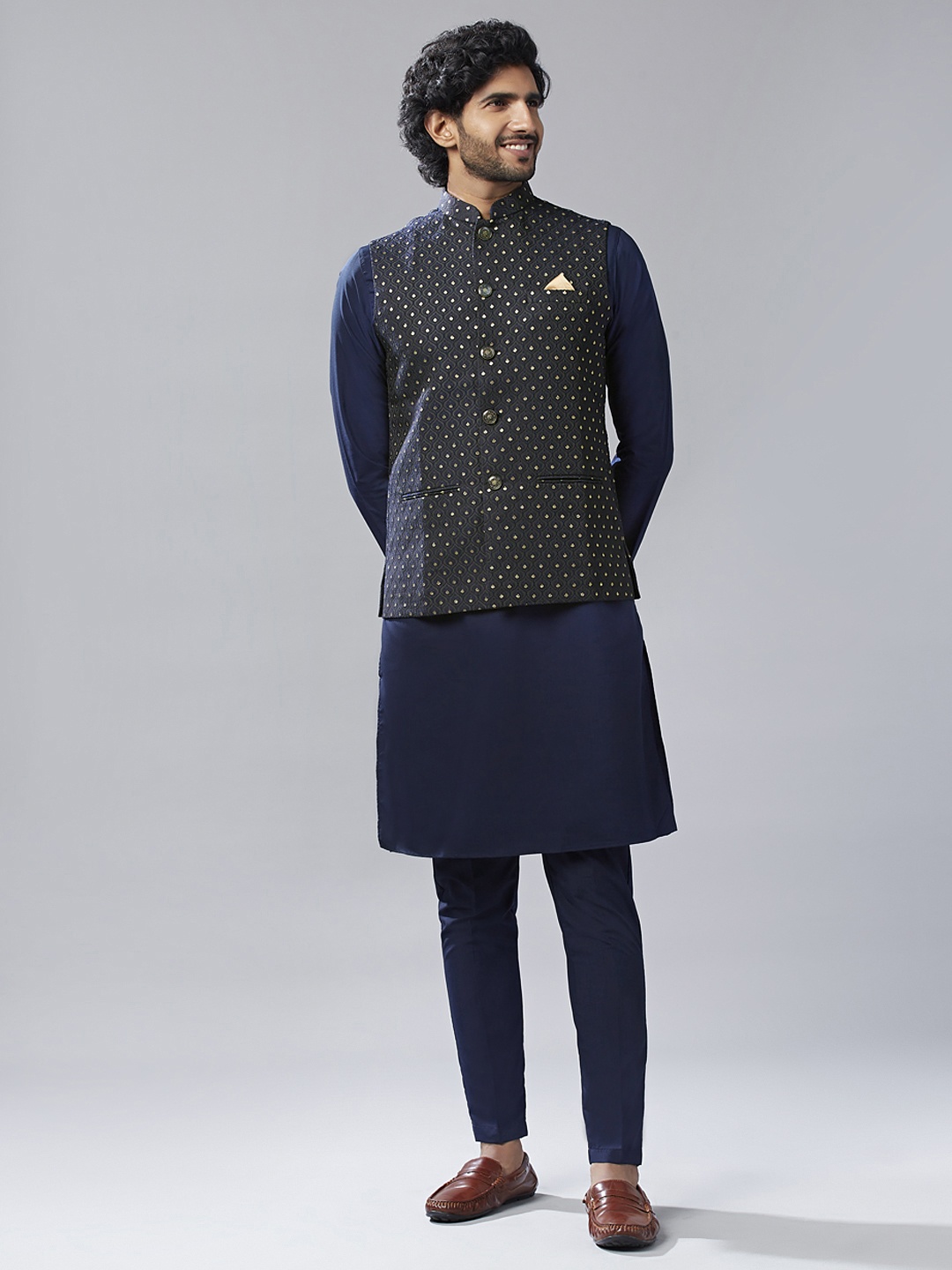 

KISAH Men Embellished Regular Fit Ethnic Motifs Kurta Jacket Trouser Set, Navy blue