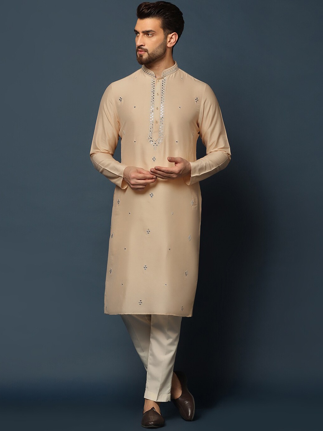 

KISAH Men Mandarin Collar Geometric Embroidered Mirror Work Regular Kurta with Trousers, Beige
